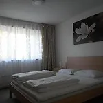 Hotel Lune Huler מלון Lindås