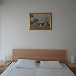 Hotel Lune Huler מלון 3*