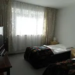 Hotel Lune Huler מלון